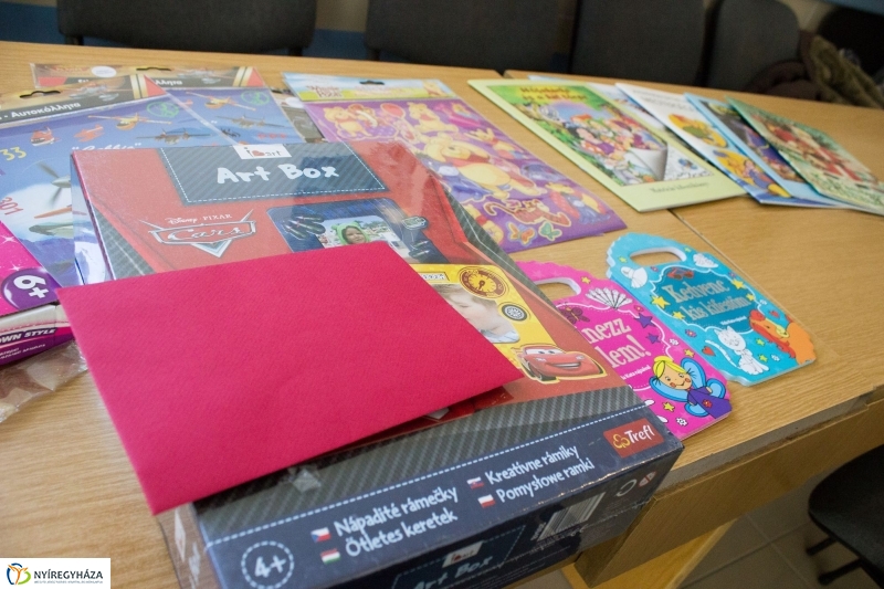 Sminkes adomány - fotó Szarka Lajos