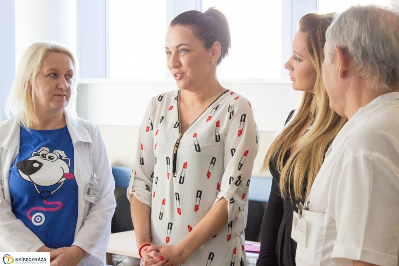 Sminkes adomány - fotó Szarka Lajos