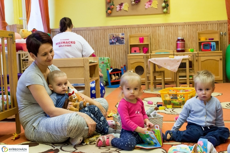 Ismerkedés a bölcsődével - fotó Szarka Lajos
