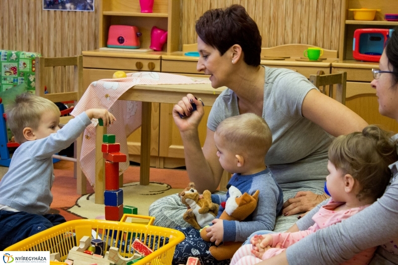 Ismerkedés a bölcsődével - fotó Szarka Lajos