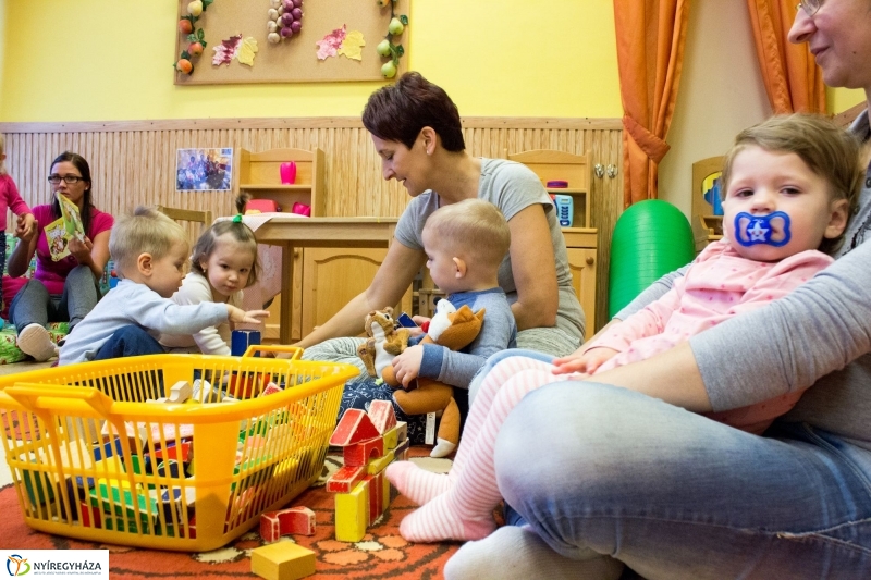 Ismerkedés a bölcsődével - fotó Szarka Lajos