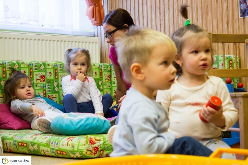 Ismerkedés a bölcsődével - fotó Szarka Lajos