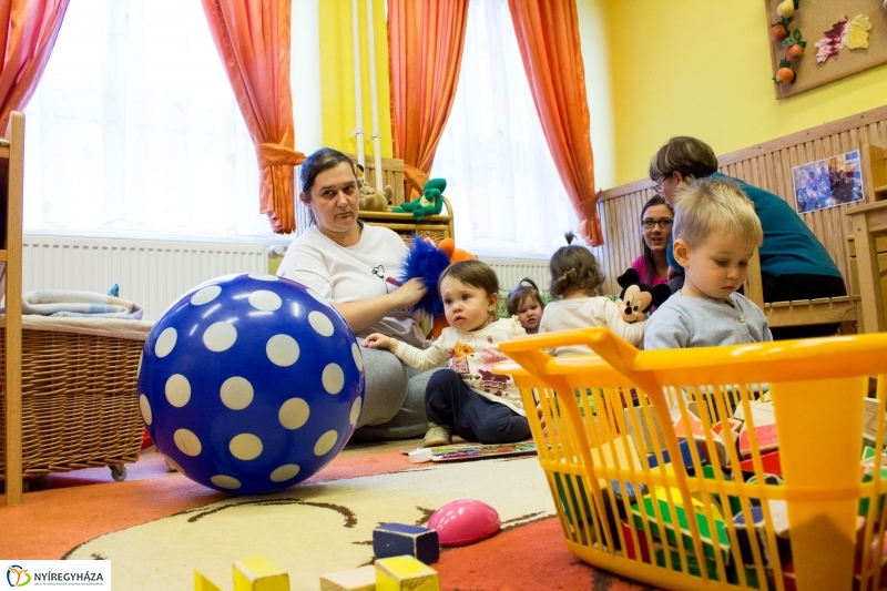 Ismerkedés a bölcsődével - fotó Szarka Lajos