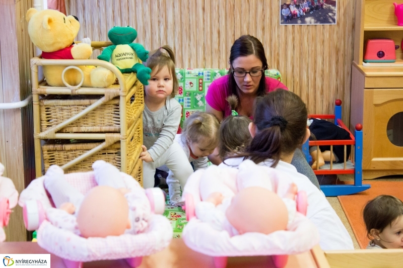 Ismerkedés a bölcsődével - fotó Szarka Lajos