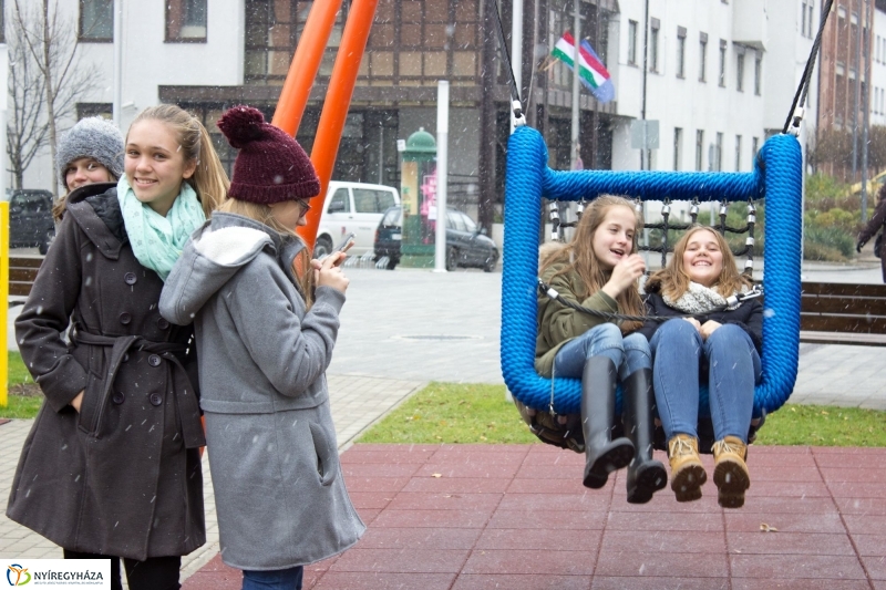 Egy kis móka a játszótéren - fotó Szarka Lajos