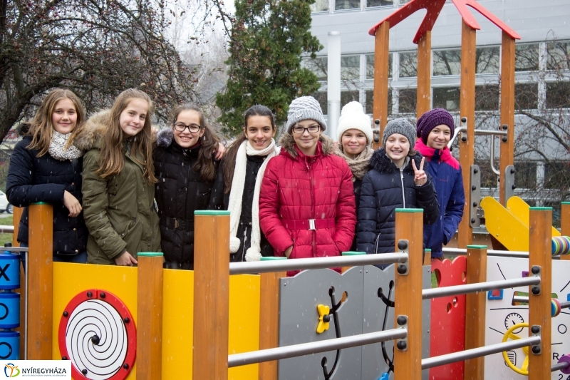 Egy kis móka a játszótéren - fotó Szarka Lajos