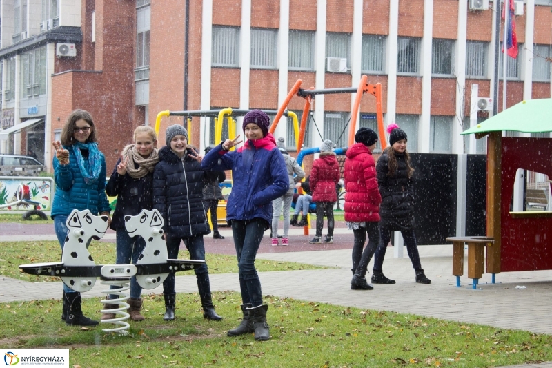 Egy kis móka a játszótéren - fotó Szarka Lajos