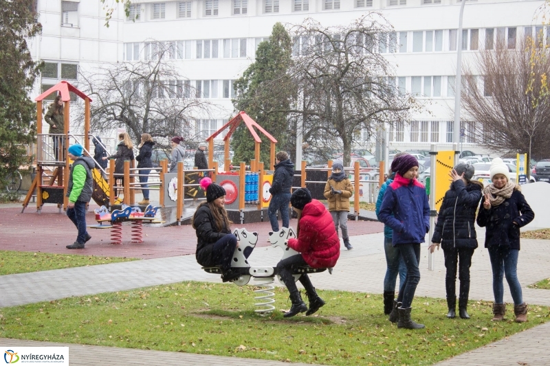 Egy kis móka a játszótéren - fotó Szarka Lajos