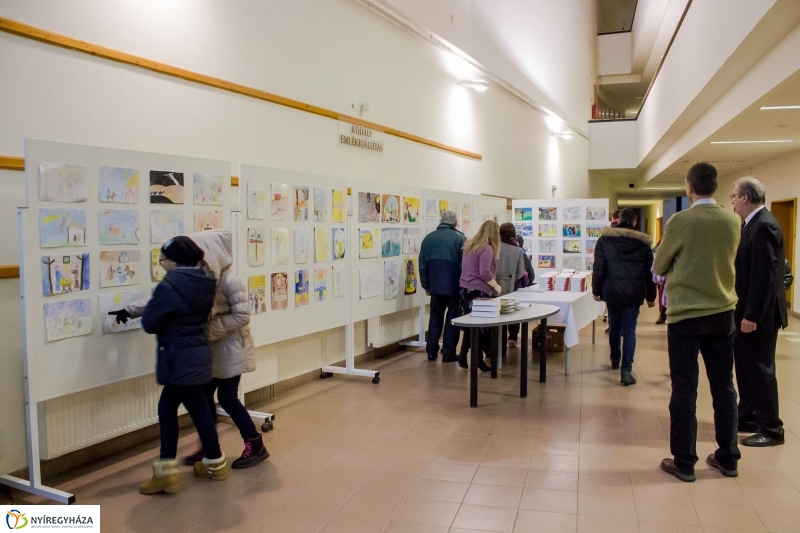 Jézus élete rajzkiállítás - fotó Szarka Lajos