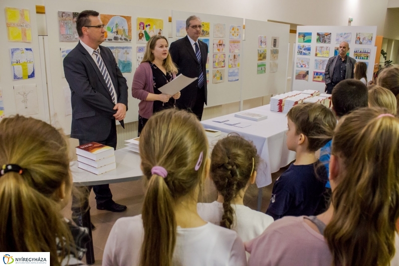 Jézus élete rajzkiállítás - fotó Szarka Lajos