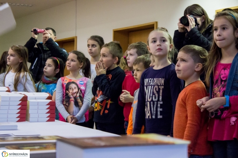 Jézus élete rajzkiállítás - fotó Szarka Lajos