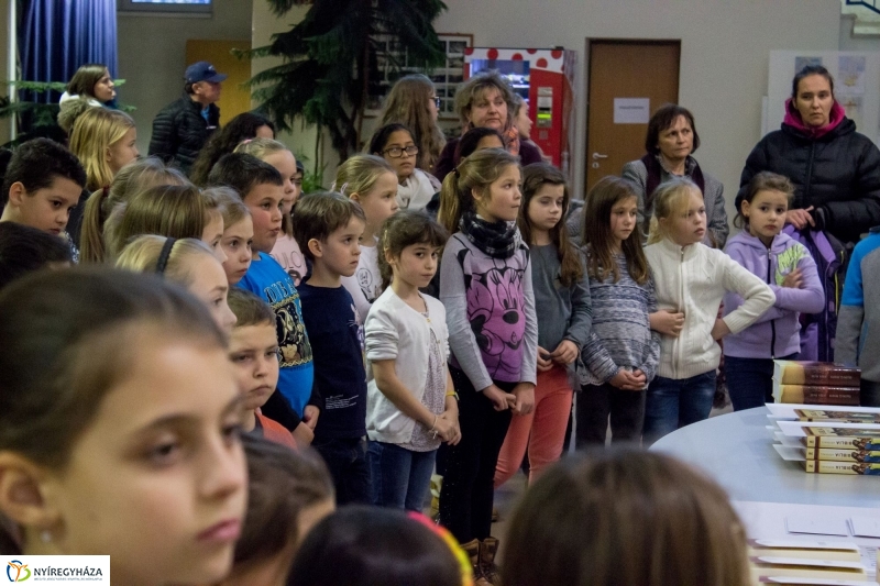 Jézus élete rajzkiállítás - fotó Szarka Lajos