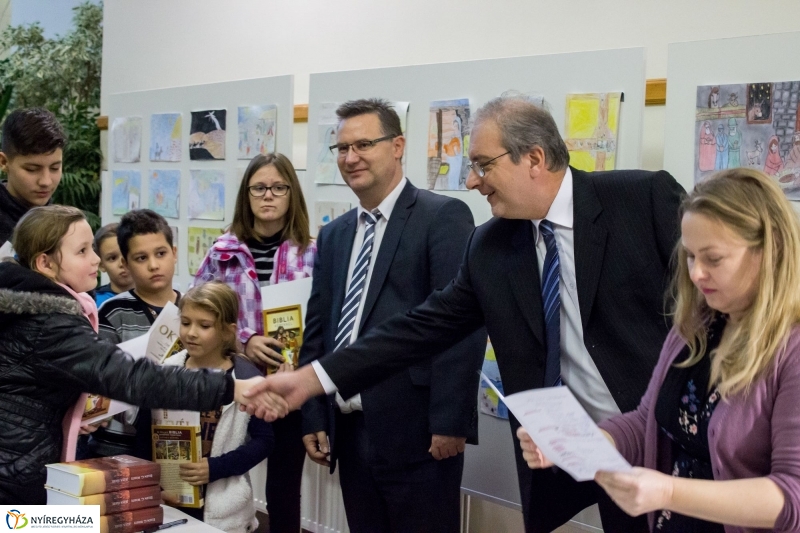 Jézus élete rajzkiállítás - fotó Szarka Lajos