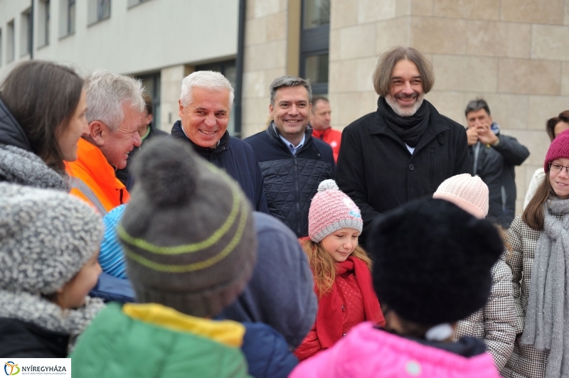 Megerősítették a zebra festését - fotó Szarka Lajos