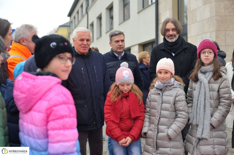 Megerősítették a zebra festését - fotó Szarka Lajos