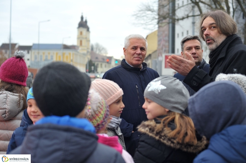 Megerősítették a zebra festését - fotó Szarka Lajos