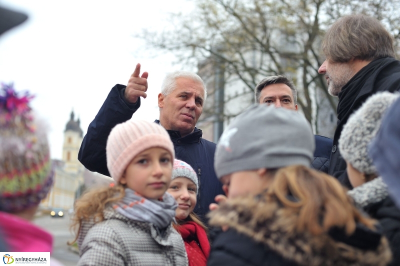 Megerősítették a zebra festését - fotó Szarka Lajos