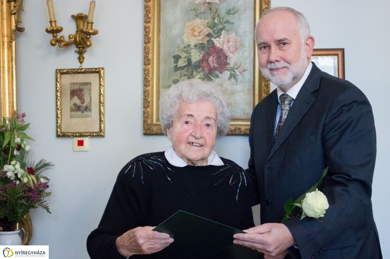 Szépkorú köszöntése - Váradi Lászlóné - fotó Szarka Lajos