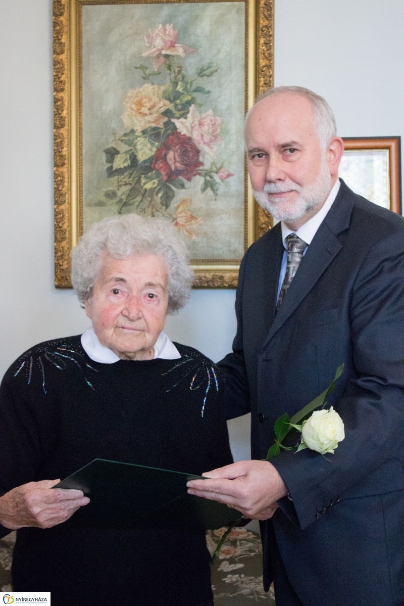 Szépkorú köszöntése - Váradi Lászlóné - fotó Szarka Lajos