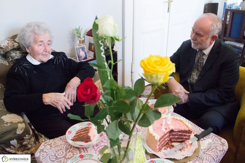 Szépkorú köszöntése - Váradi Lászlóné - fotó Szarka Lajos