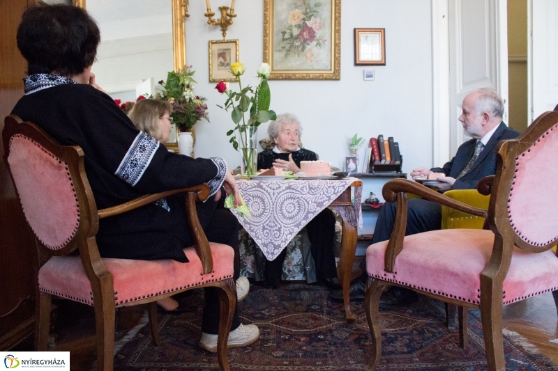 Szépkorú köszöntése - Váradi Lászlóné - fotó Szarka Lajos