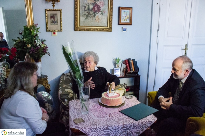 Szépkorú köszöntése - Váradi Lászlóné - fotó Szarka Lajos