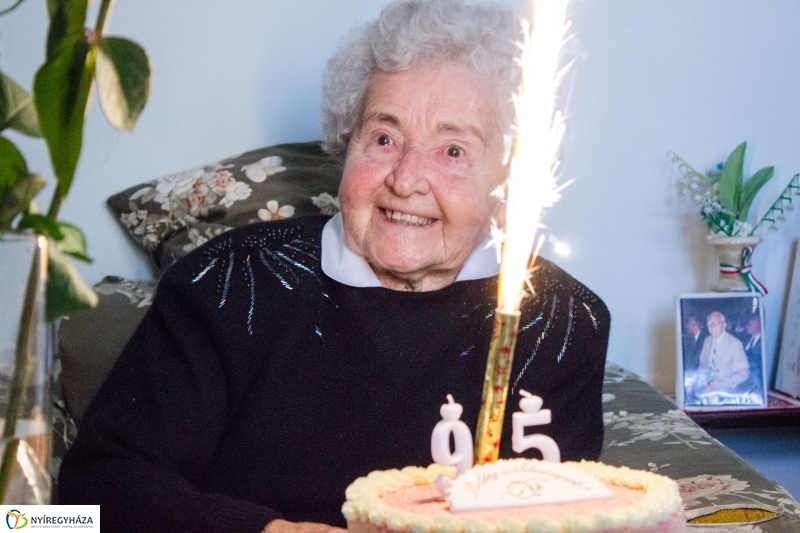 Szépkorú köszöntése - Váradi Lászlóné - fotó Szarka Lajos