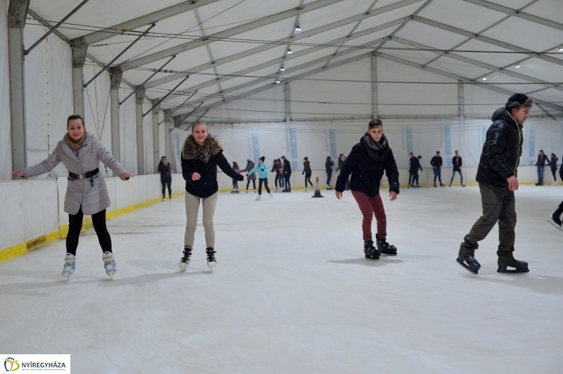 Jégpálya szerelem - fotó Szarka Lajos