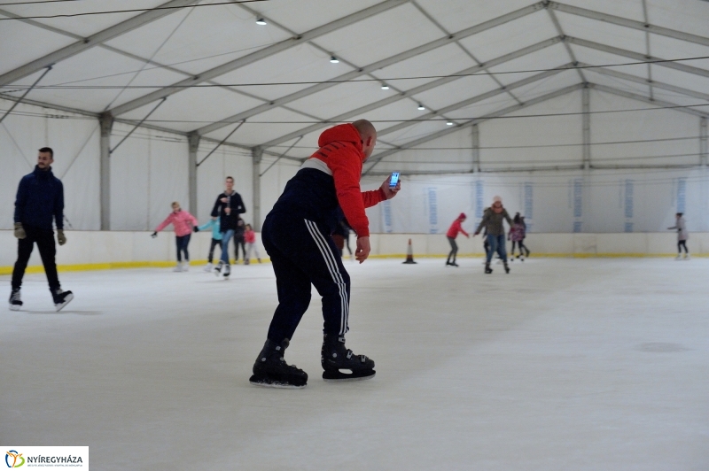 Jégpálya szerelem - fotó Szarka Lajos