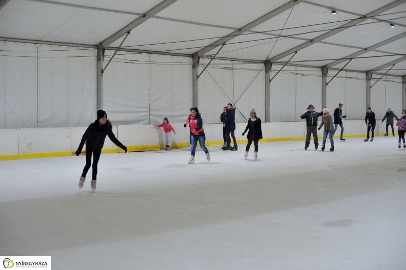 Jégpálya szerelem - fotó Szarka Lajos