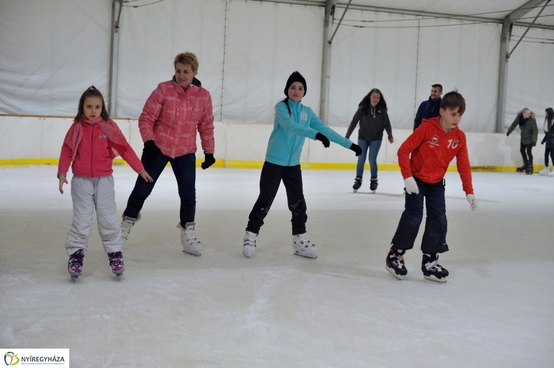 Jégpálya szerelem - fotó Szarka Lajos