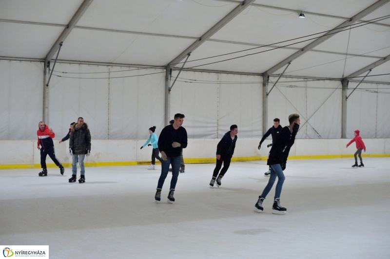 Jégpálya szerelem - fotó Szarka Lajos