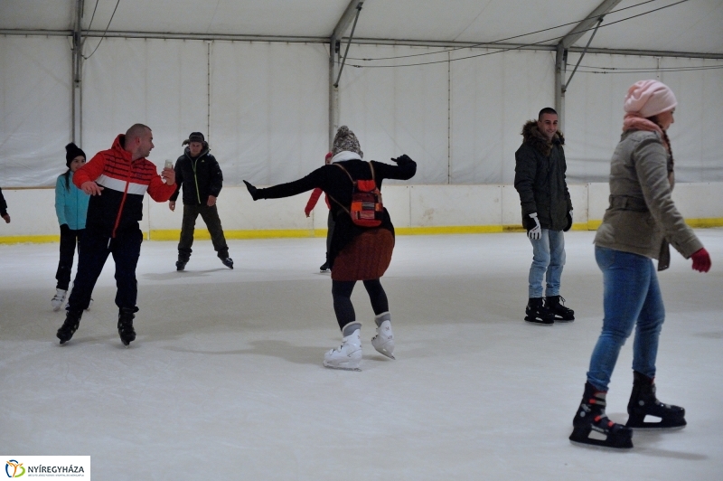 Jégpálya szerelem - fotó Szarka Lajos