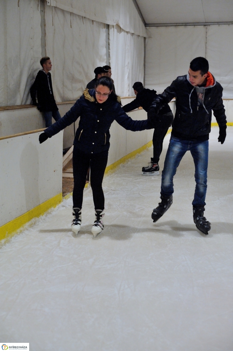 Jégpálya szerelem - fotó Szarka Lajos