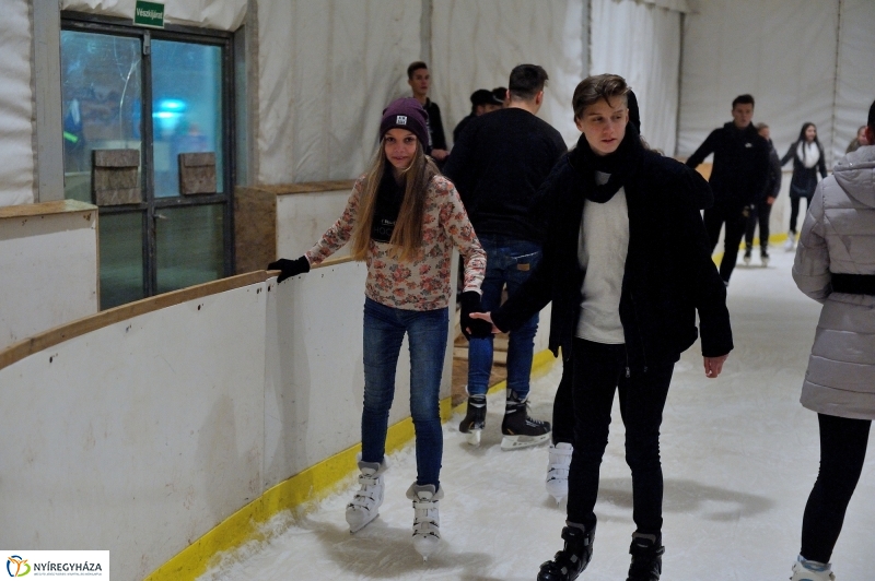 Jégpálya szerelem - fotó Szarka Lajos