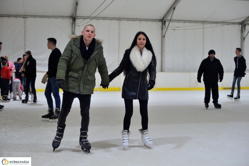 Jégpálya szerelem - fotó Szarka Lajos