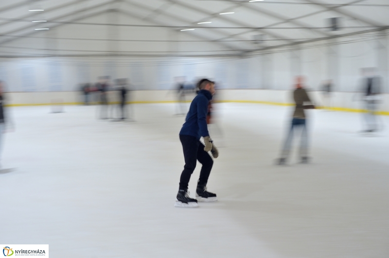 Jégpálya szerelem - fotó Szarka Lajos