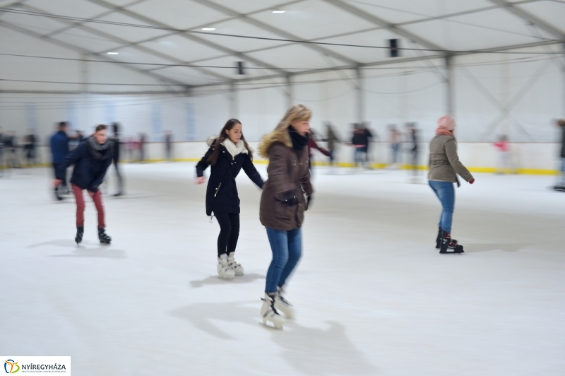 Jégpálya szerelem - fotó Szarka Lajos