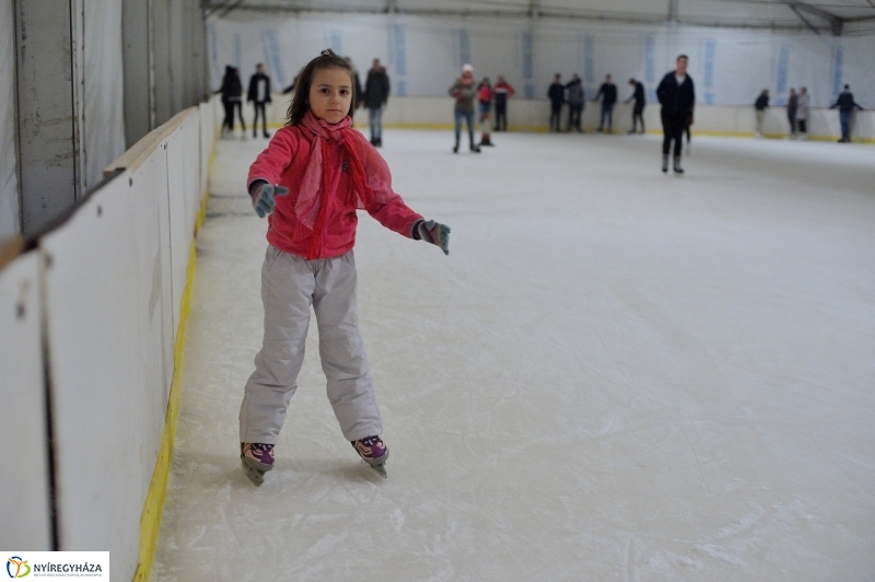 Jégpálya szerelem - fotó Szarka Lajos