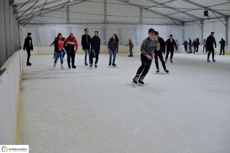 Jégpálya szerelem - fotó Szarka Lajos