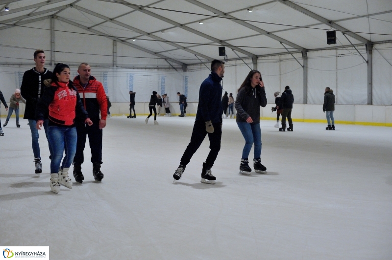 Jégpálya szerelem - fotó Szarka Lajos