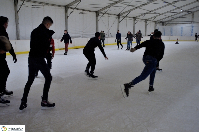 Jégpálya szerelem - fotó Szarka Lajos