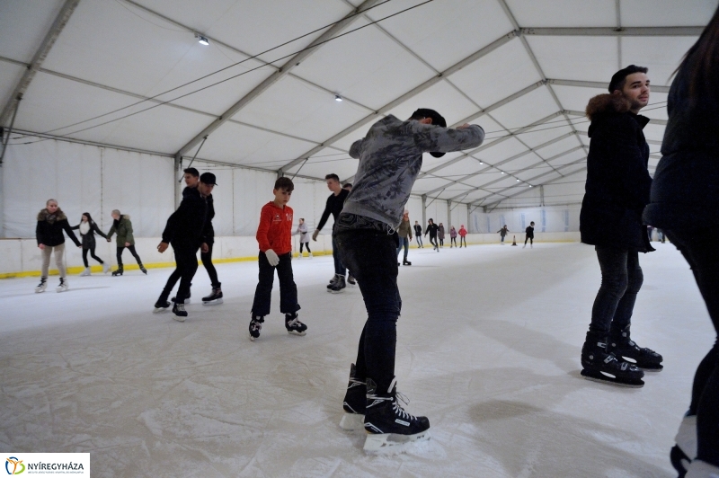 Jégpálya szerelem - fotó Szarka Lajos