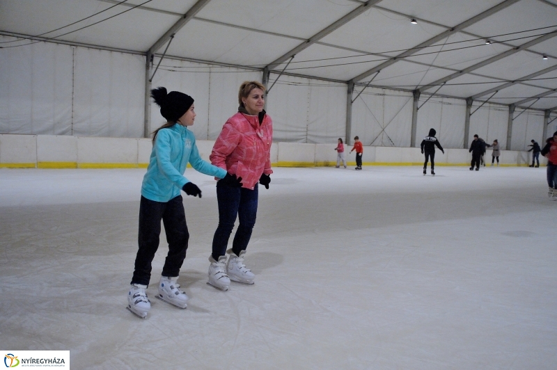 Jégpálya szerelem - fotó Szarka Lajos