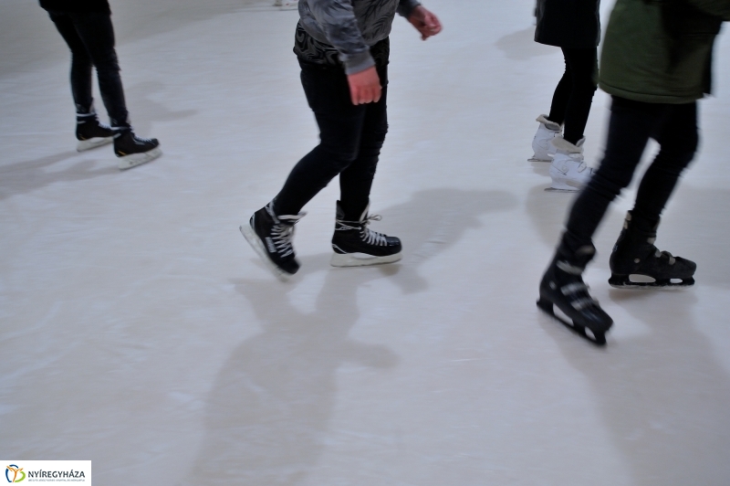 Jégpálya szerelem - fotó Szarka Lajos