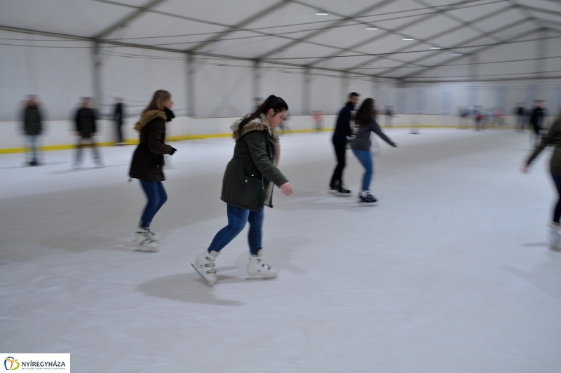 Jégpálya szerelem - fotó Szarka Lajos