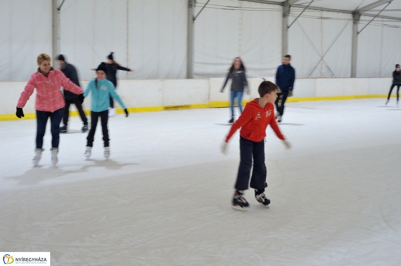 Jégpálya szerelem - fotó Szarka Lajos