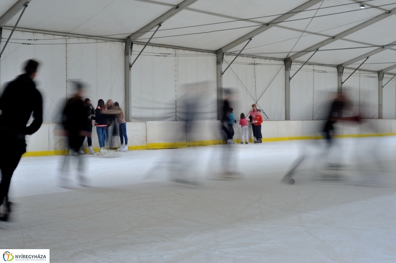 Jégpálya szerelem - fotó Szarka Lajos