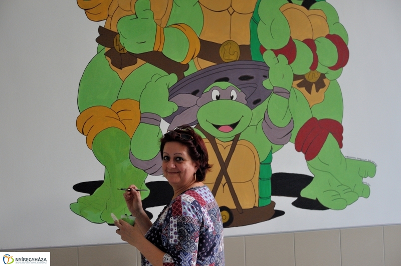 Ecsettel a gyermekosztályon - fotó Szarka Lajos