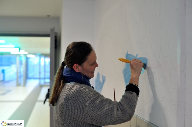 Ecsettel a gyermekosztályon - fotó Szarka Lajos